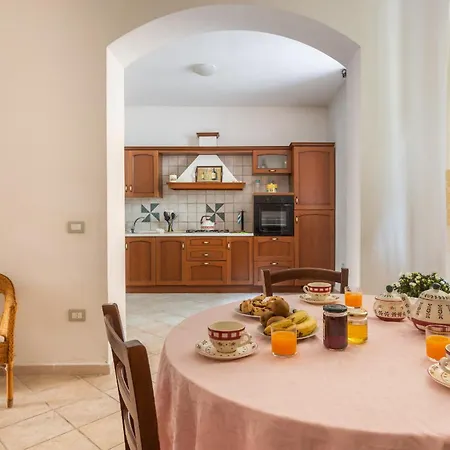 Grande Casa Nel Villaggio 別荘 Scano Montiferro