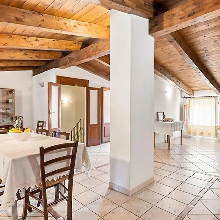 Grande Casa Nel Villaggio *